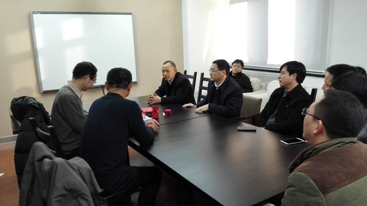Руководство компании Amorphousbus с правительством во главе линии для посещения Ван Weihua